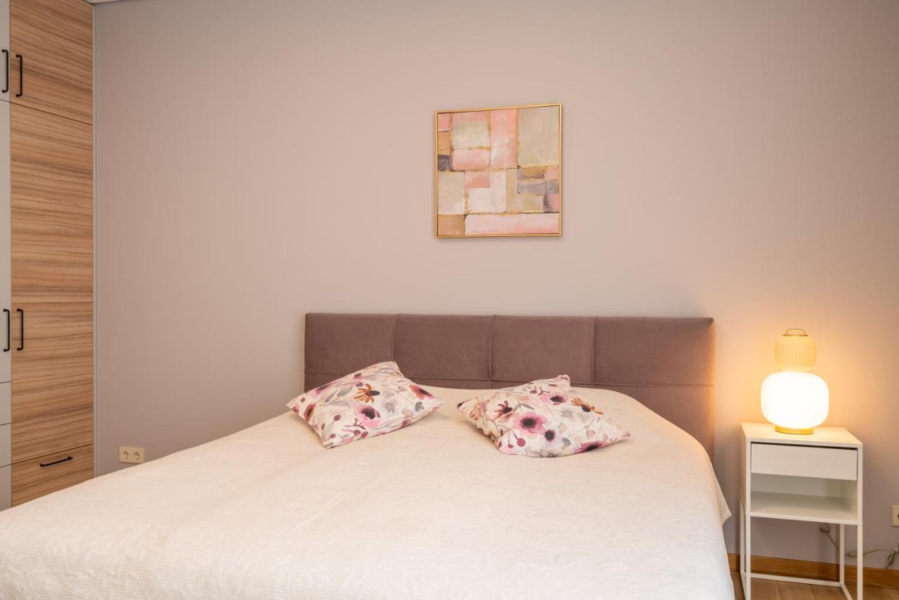 Easyrooms Dzirnavu Riga Esterno foto